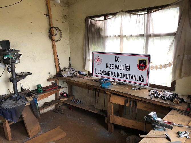 rizede-kacak-silah-atolyesine-operasyon-(2)-003.jpg