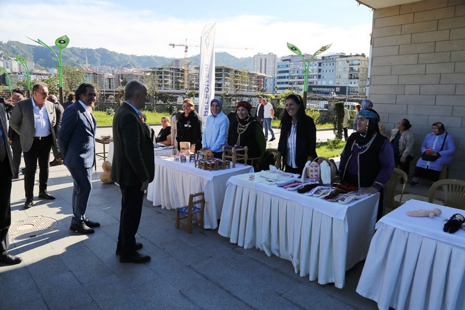 rizede-kadin-kooperatifleri-el-sanatlari-satis-noktasi-acildi-1.jpg