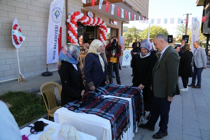 rizede-kadin-kooperatifleri-el-sanatlari-satis-noktasi-acildi-2.jpg