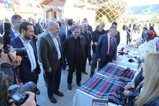 rizede-kadin-kooperatifleri-el-sanatlari-satis-noktasi-acildi-4.jpg