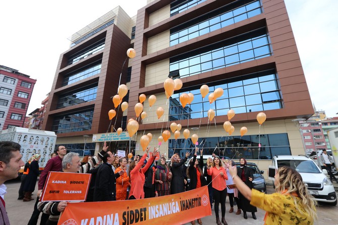 rizede-kadina-yonelik-siddete-mucadele-icin-“turuncu-balon”-ucurdular-(6).jpg