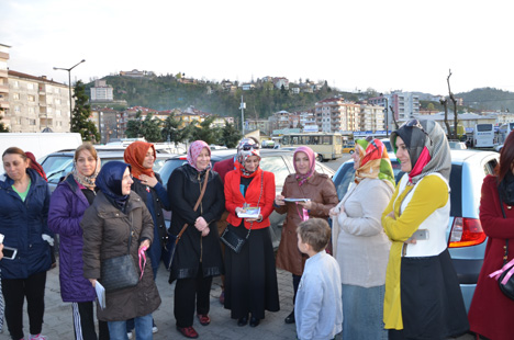 rizede-kadinlardan-ilginc-konvoy-1.20150404024708.jpg rizede-kadinlardan-ilginc-konvoy-1.20150404024708.jpg