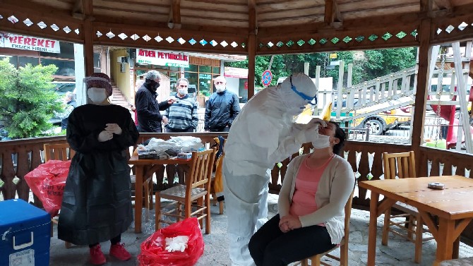 rizede-kamu-calisanlari-ve-esnafa-kovid-19-testi-yapildi-(1).jpg