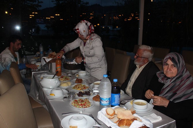 rizede-kanser-hastalarina-motivasyon-iftari-(12).jpg