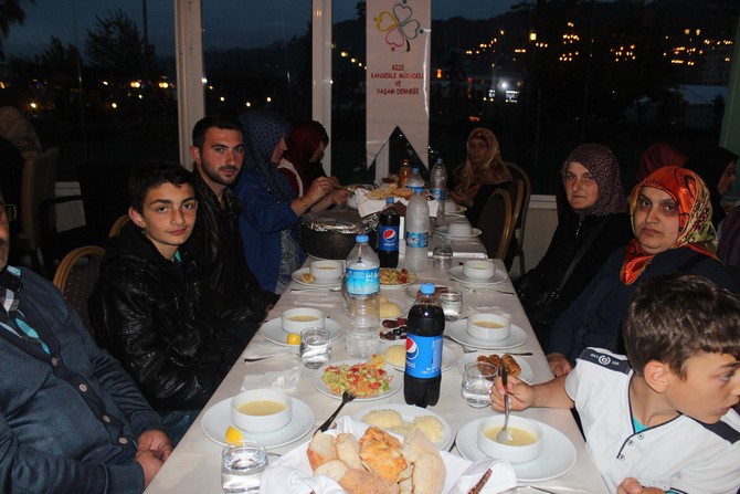 rizede-kanser-hastalarina-motivasyon-iftari-(15).jpg