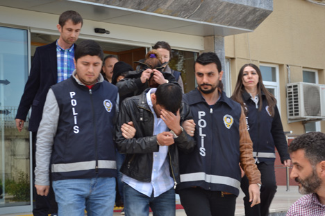 rizede-kapi-dilidi-dusurme-hirsizligi-21.jpg rizede-kapi-dilidi-dusurme-hirsizligi-21.jpg