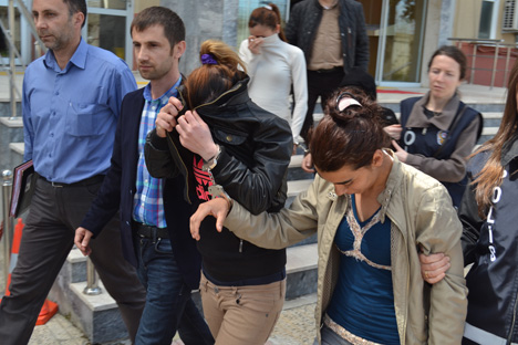 rizede-kapi-dilidi-dusurme-hirsizligi-6.jpg rizede-kapi-dilidi-dusurme-hirsizligi-6.jpg