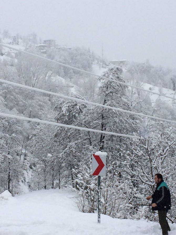 rizede-kar-elektrikleri-kesti-(3).jpg