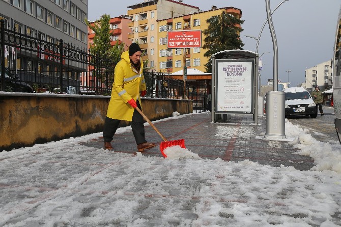 rizede-kar-temizleme-calismalari-suruyor-1.jpg
