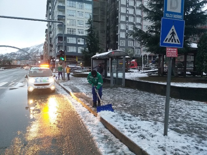 rizede-kar-temizleme-calismalari-suruyor-3.jpg