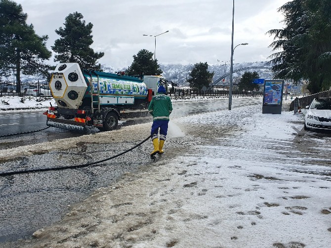 rizede-kar-temizleme-calismalari-suruyor-4.jpg