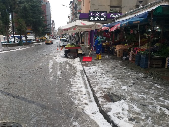 rizede-kar-temizleme-calismalari-suruyor-6.jpg