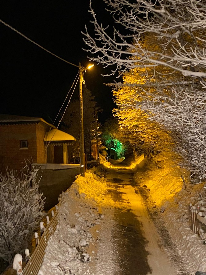 rizede-kar-yagisi-nedeniyle-89-koy-yolu-ulasima-kapandi-(4).jpg