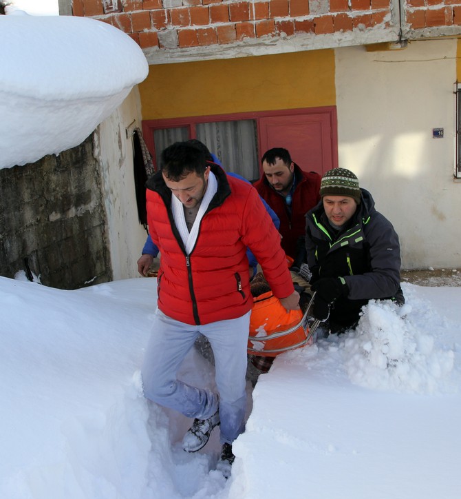 rizede-karda-mahsur-kalan-yasli-kadin-kurtarildi-(7).jpg