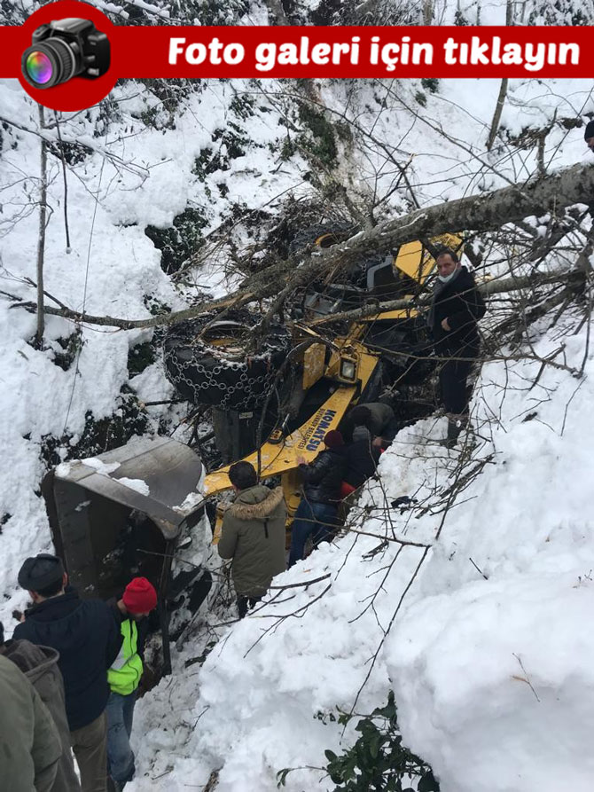 rizede-kardan-kapanan-yolu-acmaya-calisan-is-makinesi-devrildi-2yarali.jpg