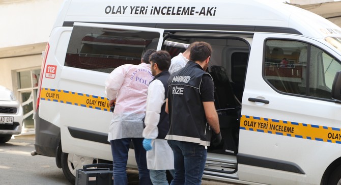 rizede-karisini-darp-ederek-olduren-sahsin-evinde-yapilan-aramalarda-hint-keneviri-ele-gecirildi-2.jpg