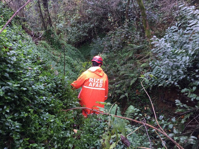 rizede-kaybolan-kisiyi-arama-calismalari-suruyor-(1).jpg