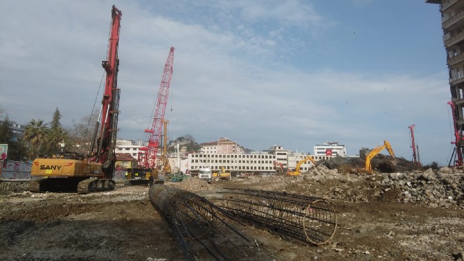 rizede-kentsel-donusum-kapsaminda-belediye-bloklarinin-yikimi-suruyor-(2).jpg