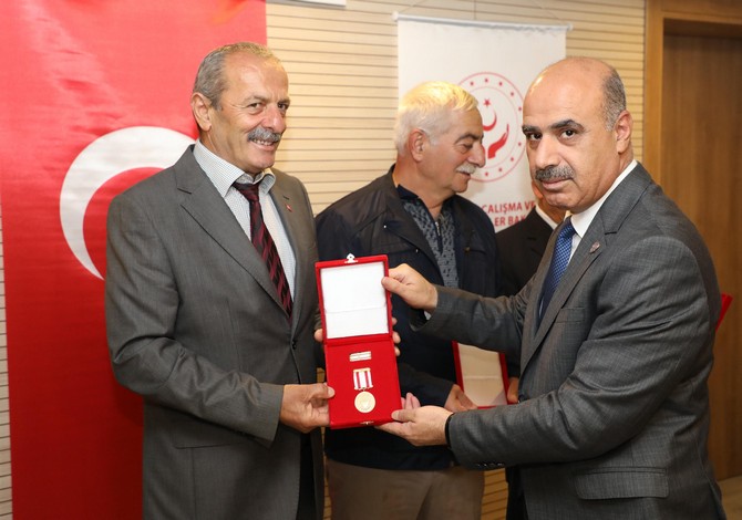 rizede-kibris-gazilerine-madalya-ve-beratlari-verildi-(6).jpg