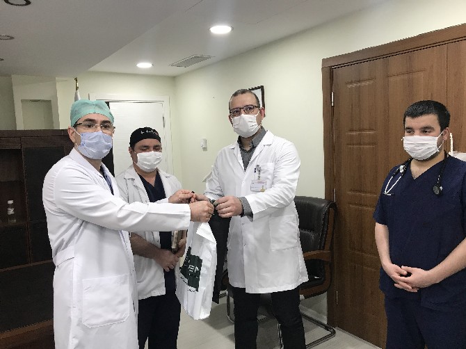 rizede-koronavirusu-yenen-4-doktor-plazma-bagiscisi-oldu-(3).jpg