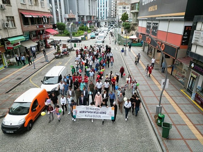 rizede-koruyucu-aile-gunu-nedeniyle-yuruyus-duzenlendi-1.jpg