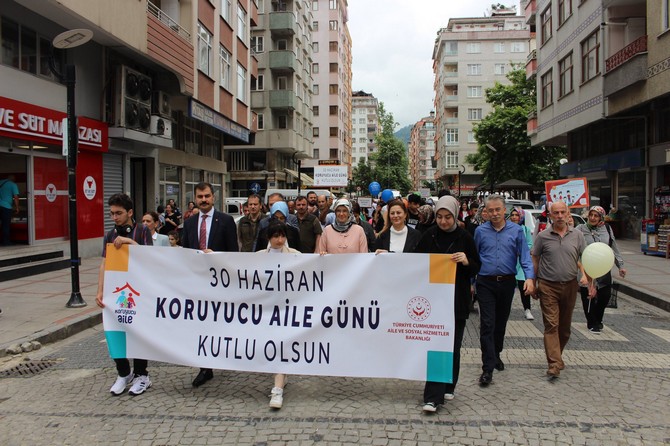rizede-koruyucu-aile-gunu-nedeniyle-yuruyus-duzenlendi-5.jpg