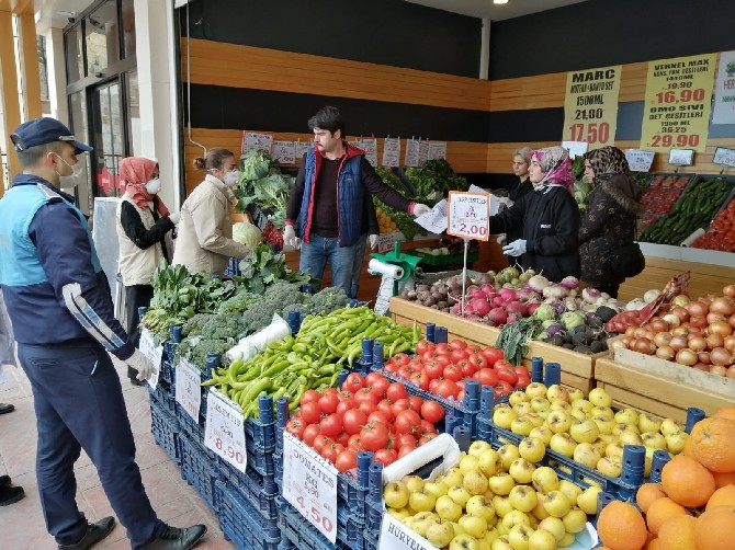 rizede-kovid-19-tedbirleri-kapsaminda-market,-firin-ve-toplu-tuketim-yerleri-denetlendi-(4).jpg