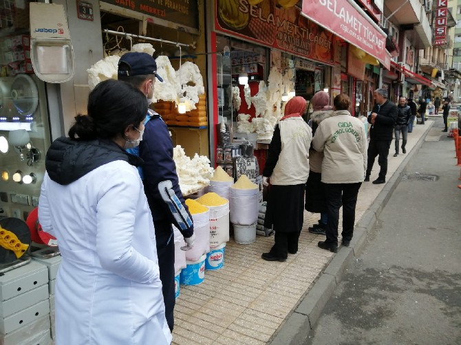 rizede-kovid-19-tedbirleri-kapsaminda-market,-firin-ve-toplu-tuketim-yerleri-denetlendi-(5).jpg