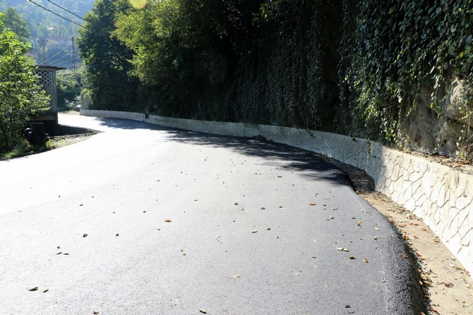 rizede-koy-yollarina-40-bin-metre-parapet-duvar-yapildi-3.jpg