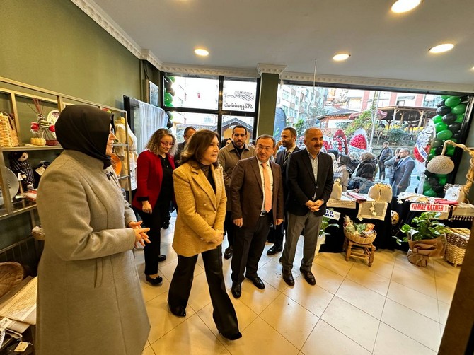 rizede-kurulan-ebruli-eller-kadin-girisimi-ve-kooperatifi-bunyesinde-yoresel-urunlerin-satisinin-gerceklestirilecegi-magaza-acildi-9.jpg