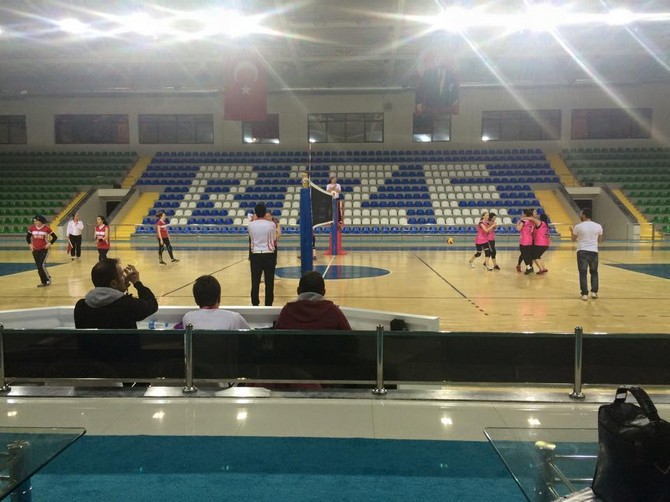 rizede-kurumlar-arasi-voleybol-musabakalari-sona-erdi-(1).jpg