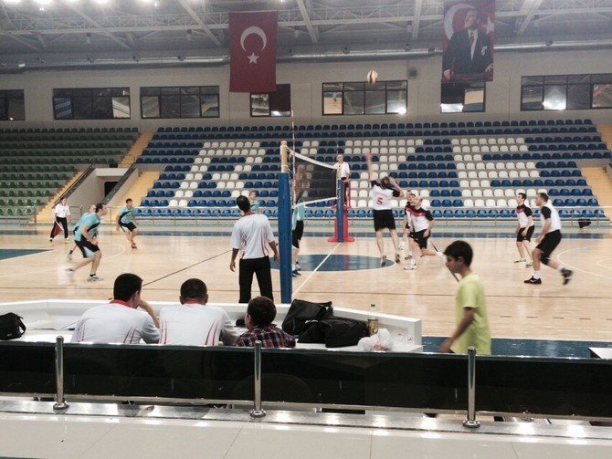 rizede-kurumlar-arasi-voleybol-musabakalari-sona-erdi-(4).jpg