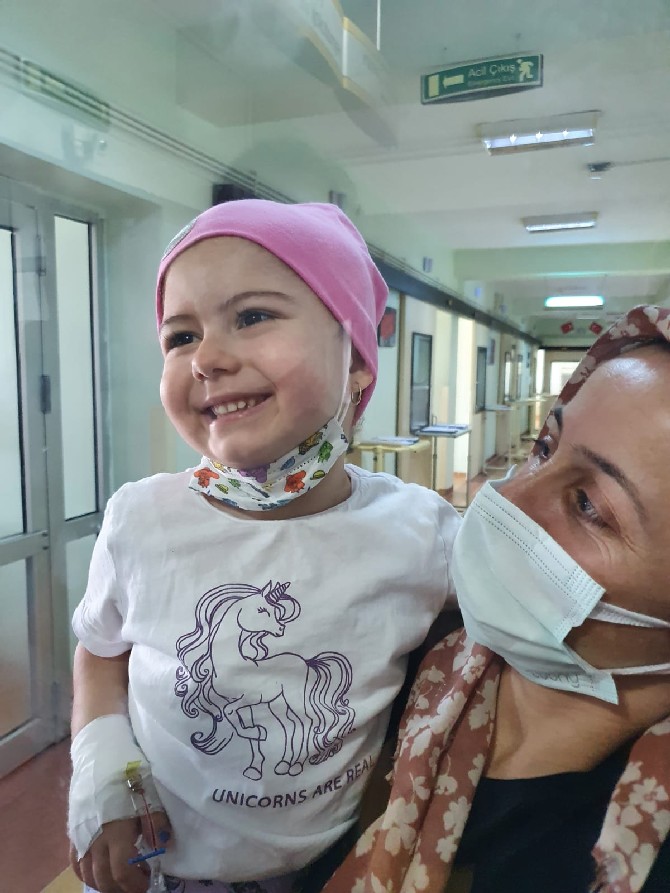 rizede-losemi-tedavisi-goren-6-yasindaki-elisa-yenigun-yakalandigi-yeni-tip-koronaviruse-kovid-19-yenik-dustu-1.jpg