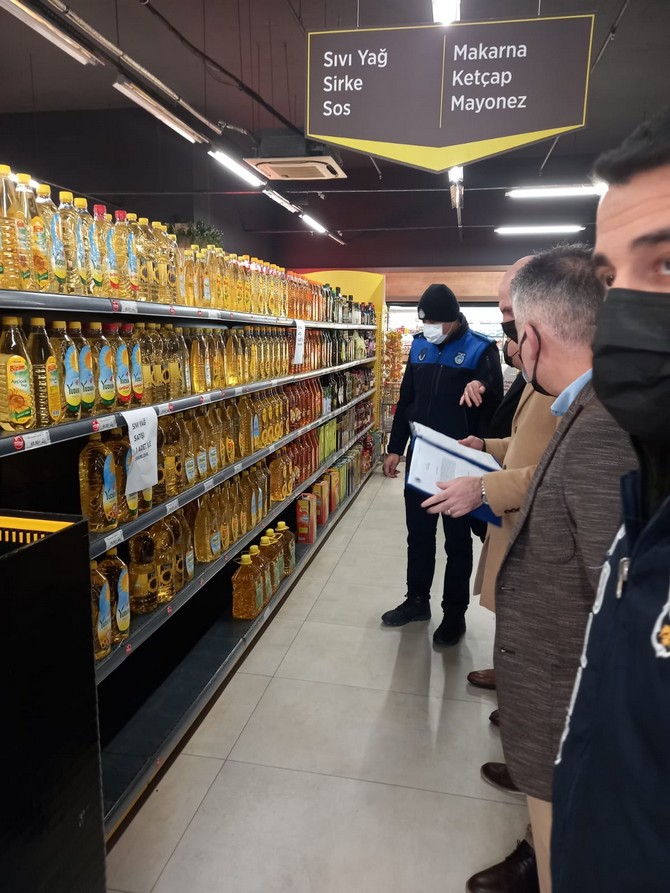rizede-marketlerde-fahis-fiyat-ile-stokculuk-denetimi-yapildi-12.jpg