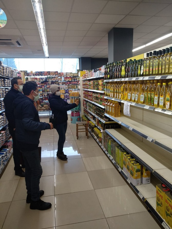 rizede-marketlerde-fahis-fiyat-ile-stokculuk-denetimi-yapildi-26.jpg