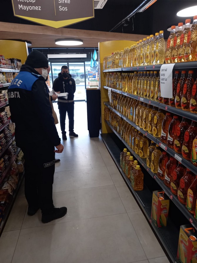 rizede-marketlerde-fahis-fiyat-ile-stokculuk-denetimi-yapildi-28.jpg
