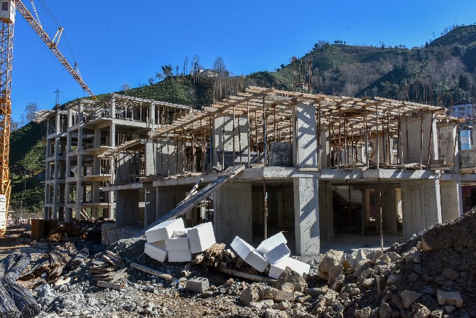 rizede-meydana-gelen-dogal-afetler-sonrasi-cayeli-ilcesine-bagli-buyukkoy-beldesinde-yapimi-devam-eden-afet-konutlarinda-sona-yaklasiliyor-11.jpg
