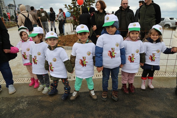 rizede-milli-agaclandirma-gununde-fidanlar-toprakla-bulusturuldu-9.jpg