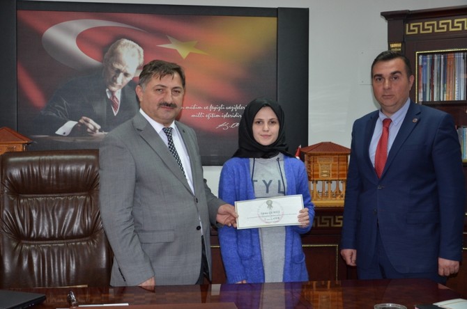rizede-milli-birlik-ve-kahramanlik-konulu-kitap-okuma-yarismasi-odul-toreni-(2).jpg