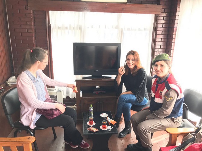 rizede-minik-ogrencilerden-jandarmaya-ziyaret-(29).jpg