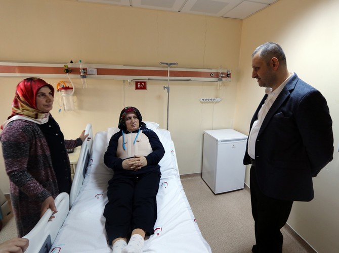 rizede-nefes-darligi-sikayetiyle-recep-tayyip-erdogan-universitesi-egitim-ve-arastirma-hastanesine-basvuran-ziynet-soykanin-(ortada)-kalbindeki-24-santimetrelik-tumor,-basarili-operasyonla-alindi-(4).jpg