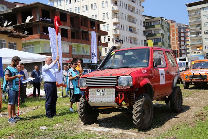 rizede-off-road-yarislari-nefes-kesti!-(1).jpg