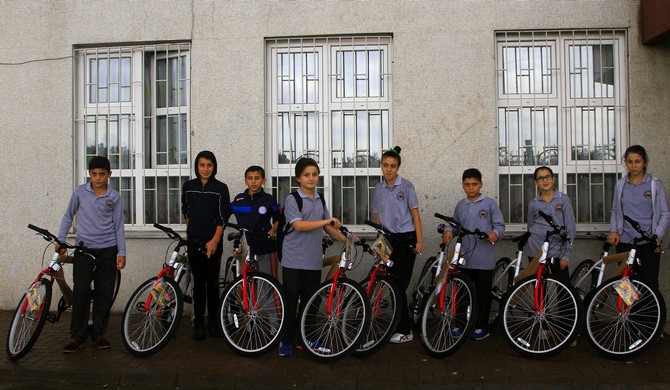 rizede-ogrencilere-bisiklet-dagitildi-(2).jpg