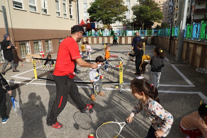 rizede-okul-oncesi-cocuklar-tenisle-tanisti-(1).jpg