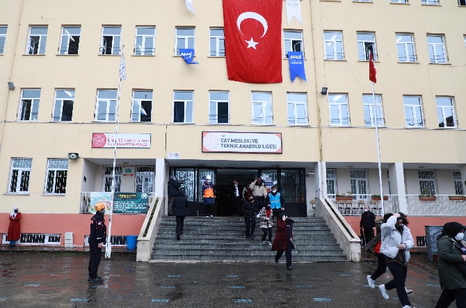 rizede-okullarda-deprem-tatbikati-duzenlendi-6.jpg