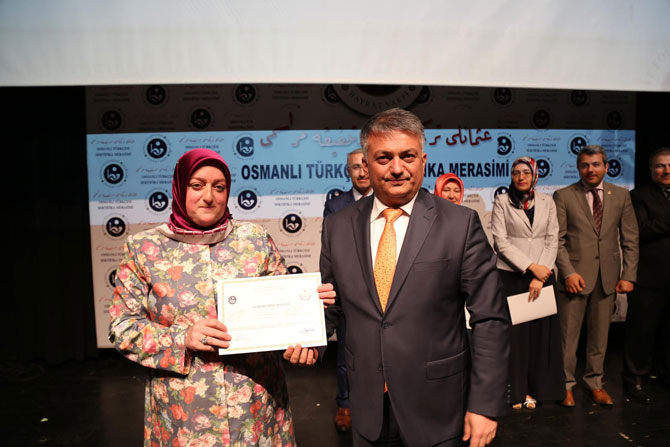 rizede-osmanli-turkcesi-sertifikalari-torenle-dagitildi-3.jpg rizede-osmanli-turkcesi-sertifikalari-torenle-dagitildi-3.jpg