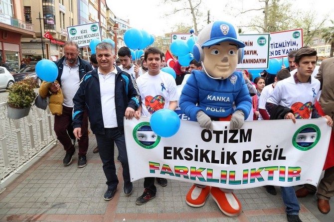 rizede-otizmde-farkindalik-olusturmak-amaciyla-yuruyus-duzenlendi-(5).jpg