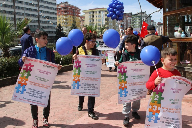 rizede-otizmli-cocuklar-icin-yuruyus-duzenlendi-(11).jpg