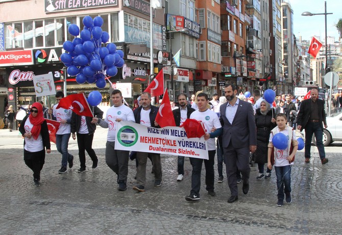 rizede-otizmli-cocuklar-icin-yuruyus-duzenlendi-(3)-001.jpg