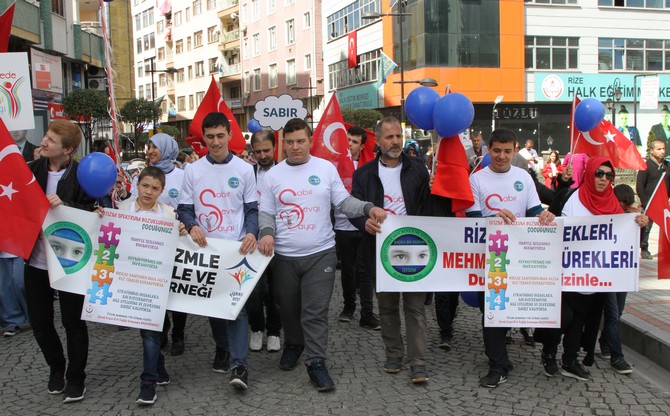 rizede-otizmli-cocuklar-icin-yuruyus-duzenlendi-(5)-001.jpg